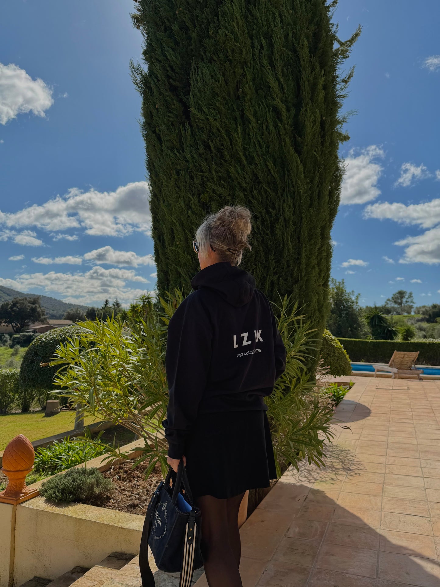 LZIX - Core Hoodie Black