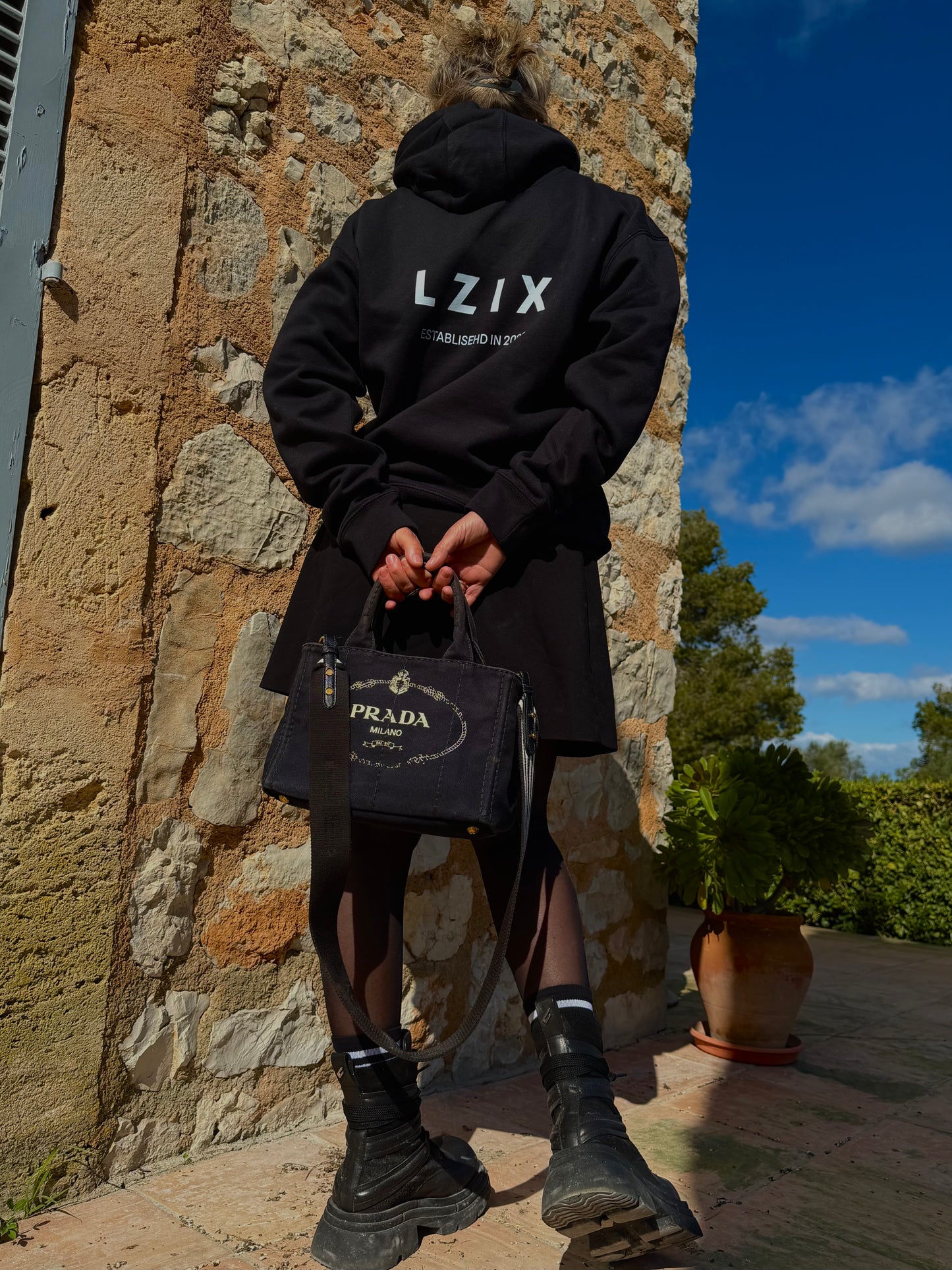 LZIX - Core Hoodie Black