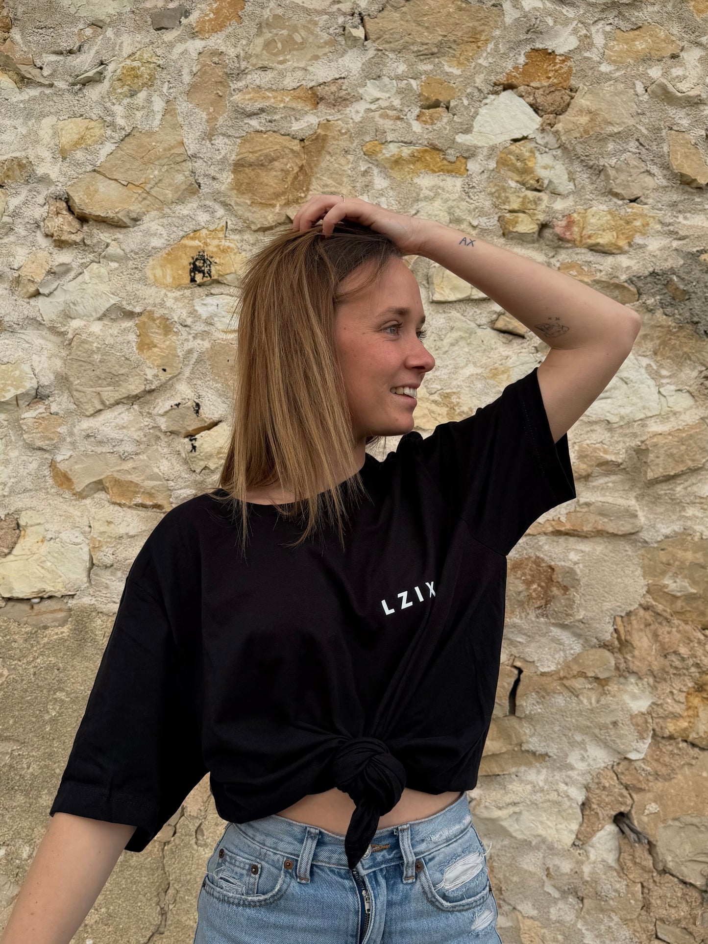 LZIX - Essential Tee Black